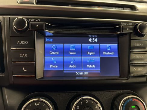Used 2017 Toyota RAV4 LE FWD image 19