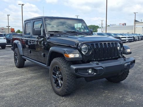 Certified 2022 Jeep Gladiator Sport AWD/4WD image 3