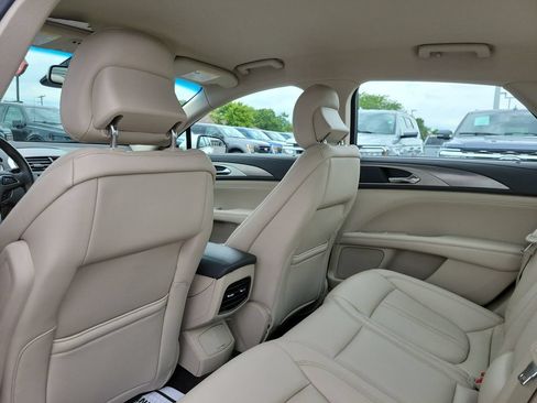 Used 2019 Lincoln MKZ Premiere AWD/4WD image 16