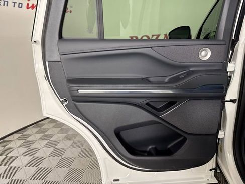 New 2025 Lincoln Navigator Reserve w/ Jet Appearance Package image 18