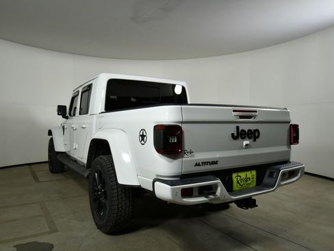 Used 2021 Jeep Gladiator Overland AWD/4WD image 13