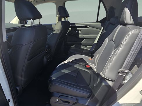 New 2025 Honda Pilot Touring image 11