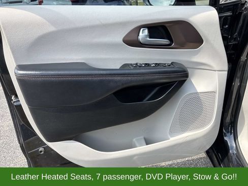 Used 2017 Chrysler Pacifica Touring-L FWD image 23