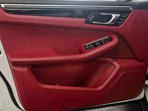 Certified 2023 Porsche Macan AWD/4WD image 35