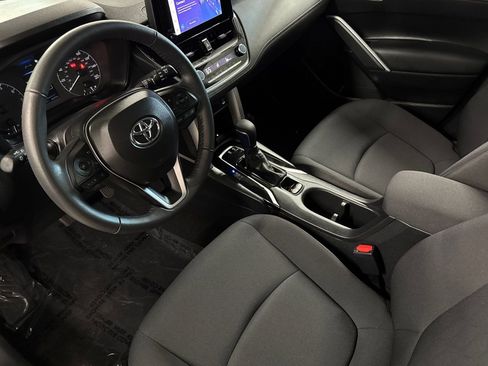 Certified 2024 Toyota Corolla Cross LE image 10