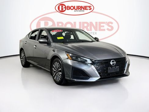 Used 2024 Nissan Altima 2.5 SV w/ SV Premium Package AWD/4WD image 1