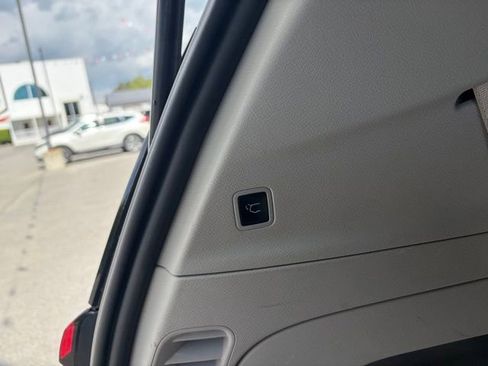 Used 2024 Chrysler Pacifica Limited FWD image 19