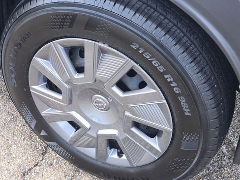 Used 2025 Nissan Kicks S image 13