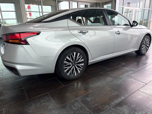 Used 2025 Nissan Altima 2.5 SV FWD image 5