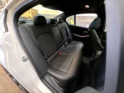 Used 2025 BMW 330i Sedan w/ Convenience Package RWD image 29