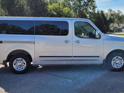 Used 2019 Nissan NV 3500 SL RWD image 3