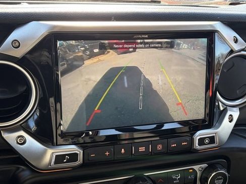 Used 2018 Jeep Wrangler Rubicon image 3