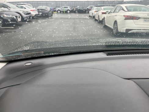 Used 2025 Nissan Sentra SV image 33