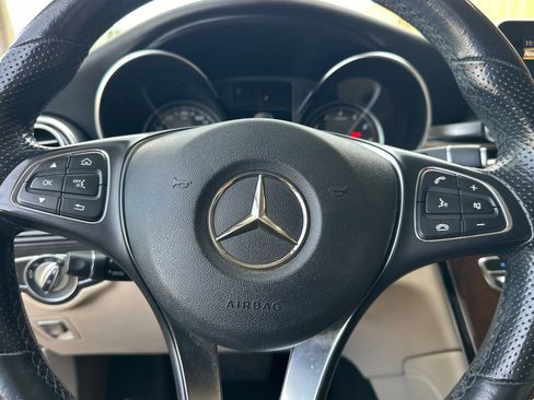 Used 2019 Mercedes-Benz GLC 300 4MATIC image 24