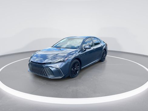 Used 2026 Toyota Camry SE FWD image 5