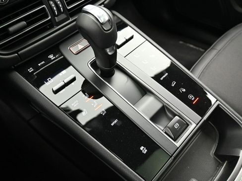 Certified 2025 Porsche Macan image 21
