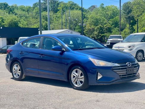 Used 2019 Hyundai Elantra Sedan FWD image 2