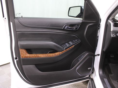 Used 2018 Chevrolet Suburban Premier image 6