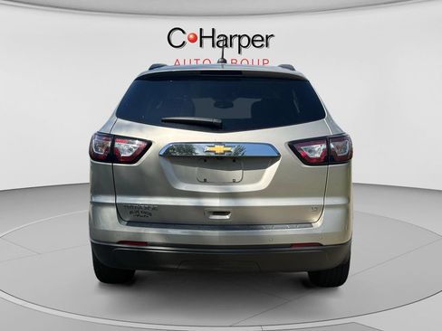 Certified 2017 Chevrolet Traverse LT w/ Style and Technology Package FWD image 4