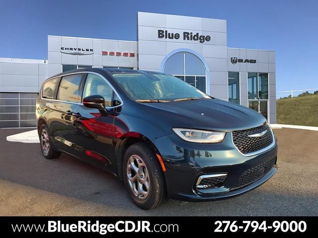 Used 2024 Chrysler Pacifica Limited w/ Uconnect Theater Family Group AWD/4WD image 1