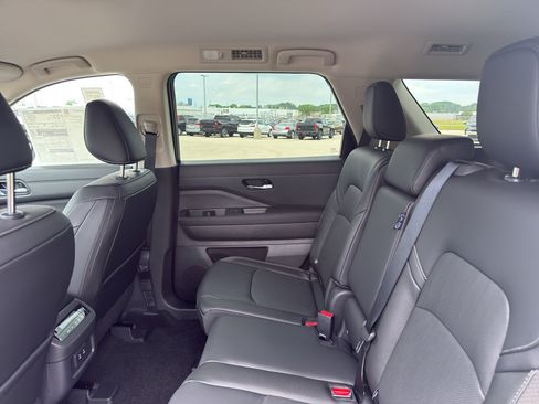 New 2026 Nissan Pathfinder SL AWD/4WD image 32