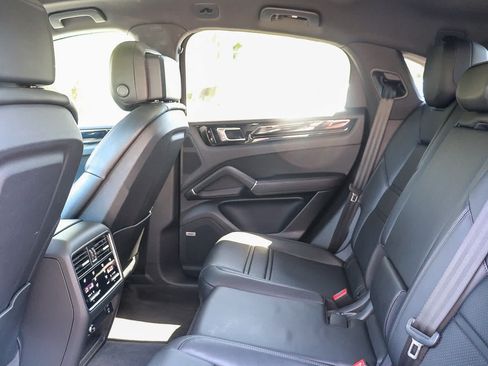 Used 2021 Porsche Cayenne Coupe AWD/4WD image 22