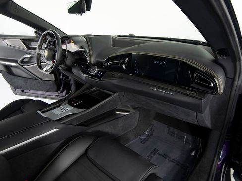 Used 2025 Ferrari Purosangue image 25