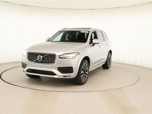 Used 2020 Volvo XC90 T5 Momentum image 12