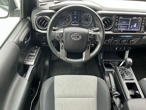 Used 2022 Toyota Tacoma TRD Off-Road AWD/4WD image 14