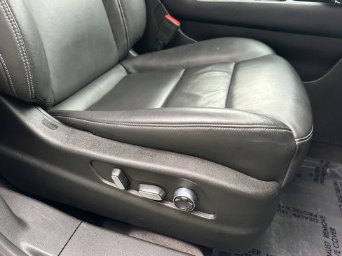 Used 2024 Cadillac XT4 Premium Luxury image 23