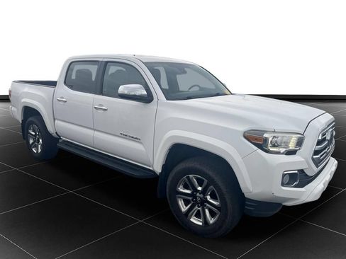 Used 2018 Toyota Tacoma Limited AWD/4WD image 7