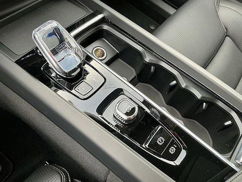 New 2026 Volvo XC60 T8 Ultra w/ Climate Package AWD/4WD image 17