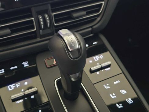 Used 2025 Porsche Macan AWD/4WD image 37