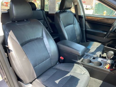 Used 2017 Subaru Outback 2.5i Limited AWD/4WD image 16