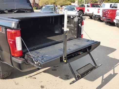 Used 2019 Ford F250 Platinum w/ Platinum Ultimate Package image 14