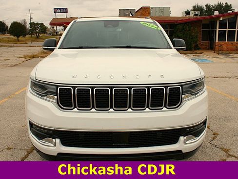 Used 2024 Jeep Wagoneer L Base w/ Premium Group I image 2