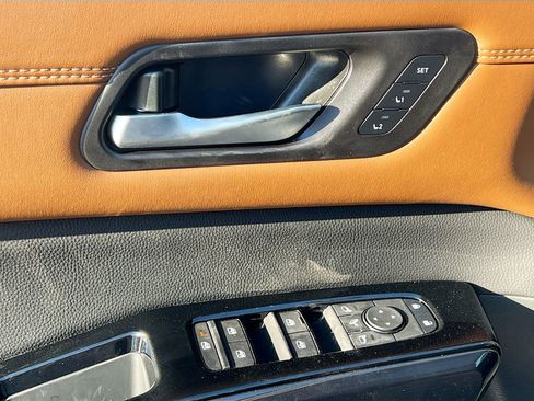 New 2026 Nissan Pathfinder Platinum image 17