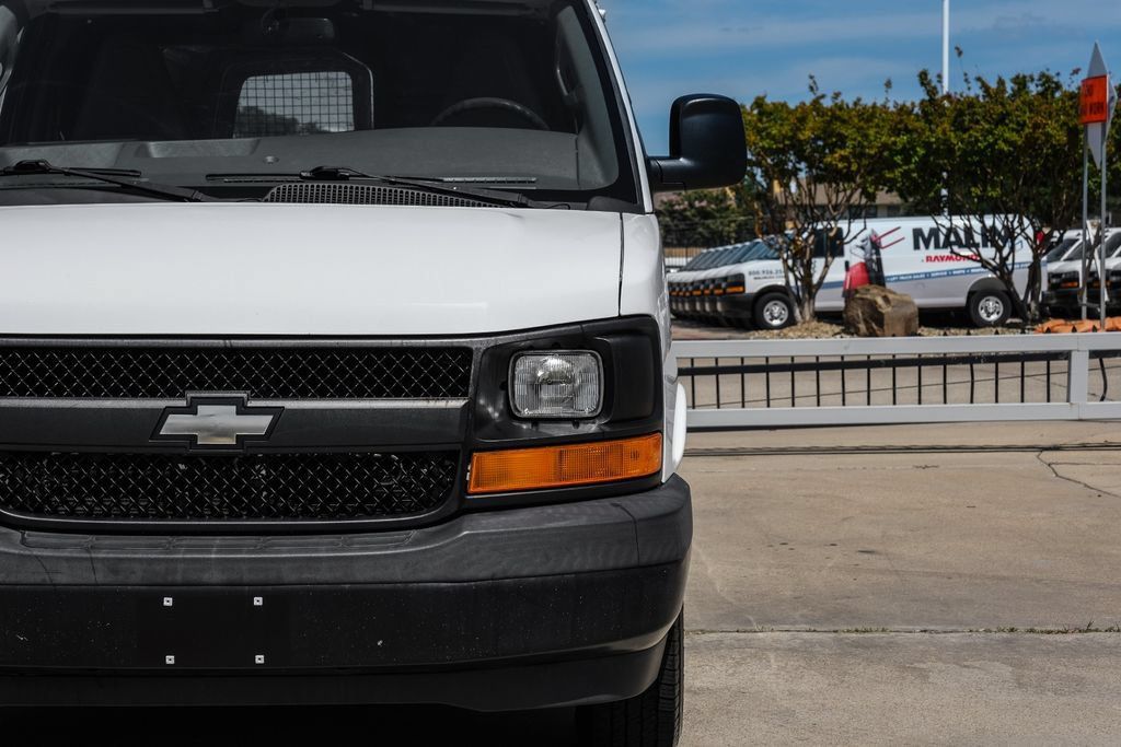 Used 2017 Chevrolet Express 2500 RWD image 40