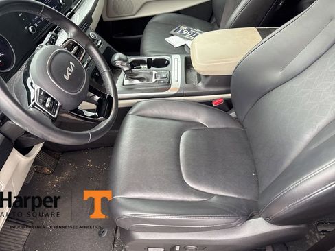 Used 2022 Kia Carnival LX image 13