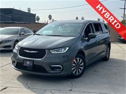 Used 2023 Chrysler Pacifica Touring-L