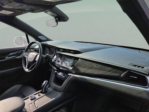 Used 2020 Cadillac XT6 Premium Luxury FWD image 30