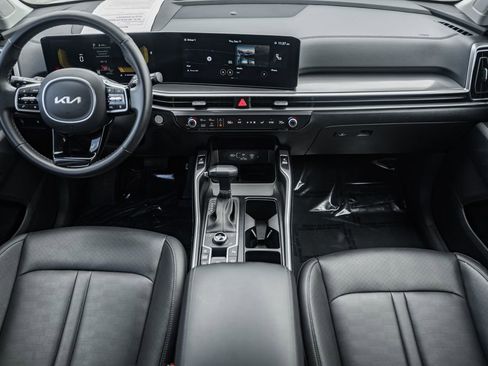 Used 2024 Kia Sorento S image 18