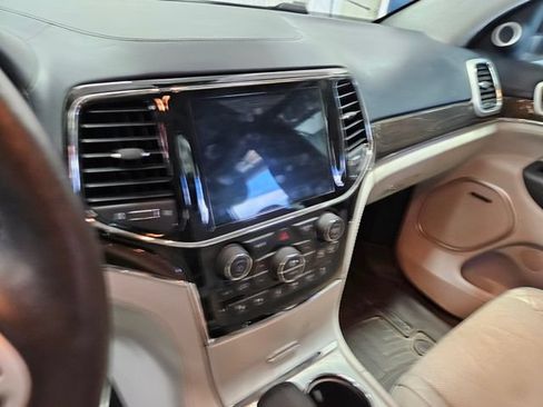 Used 2019 Jeep Grand Cherokee Summit AWD/4WD image 10