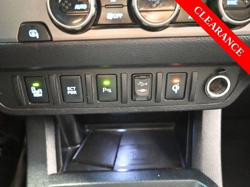 Used 2016 Toyota Tacoma TRD Sport image 26