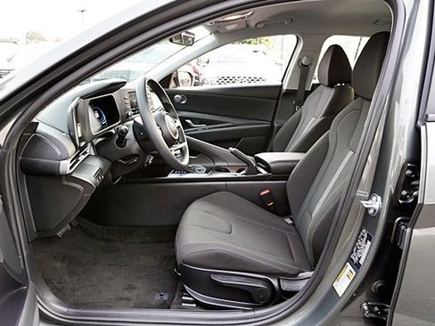 Certified 2026 Hyundai Elantra SE image 13