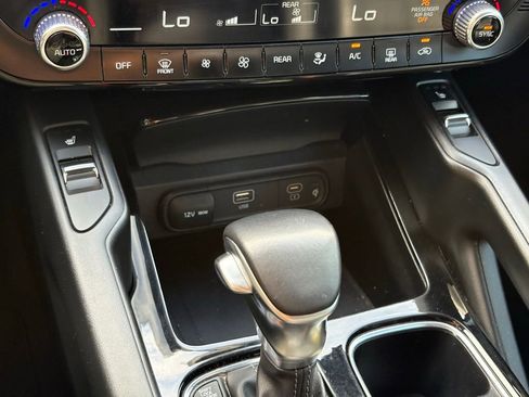 Used 2023 Kia Telluride S image 16