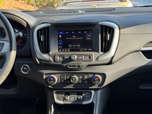 Used 2022 GMC Terrain SLE w/ Driver Convenience Package image 13