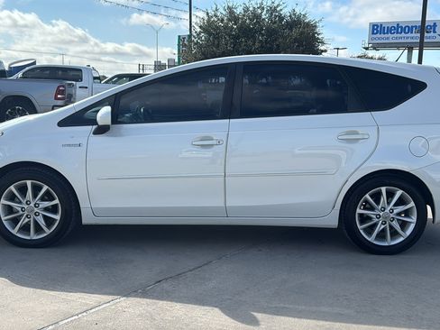 Used 2013 Toyota Prius V image 8