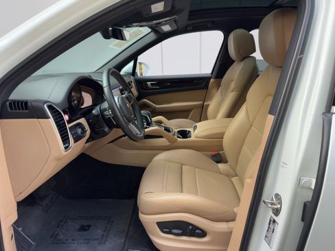 Used 2022 Porsche Cayenne AWD/4WD image 17