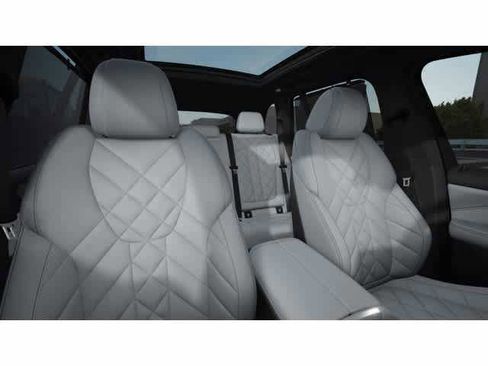 Used 2025 BMW X5 xDrive50e w/ Executive Package image 11